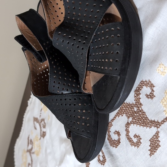 Sz 8 Clark's Black Wedge Sandals - Picture 2 of 8